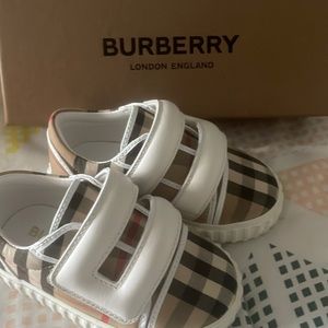 Burberry shoes size 4c